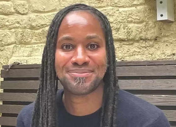o-britanico-que-nao-sabia-ler-e-escrever-ate-18-anos-e-virou-mais-jovem-professor-negro-de-cambridge