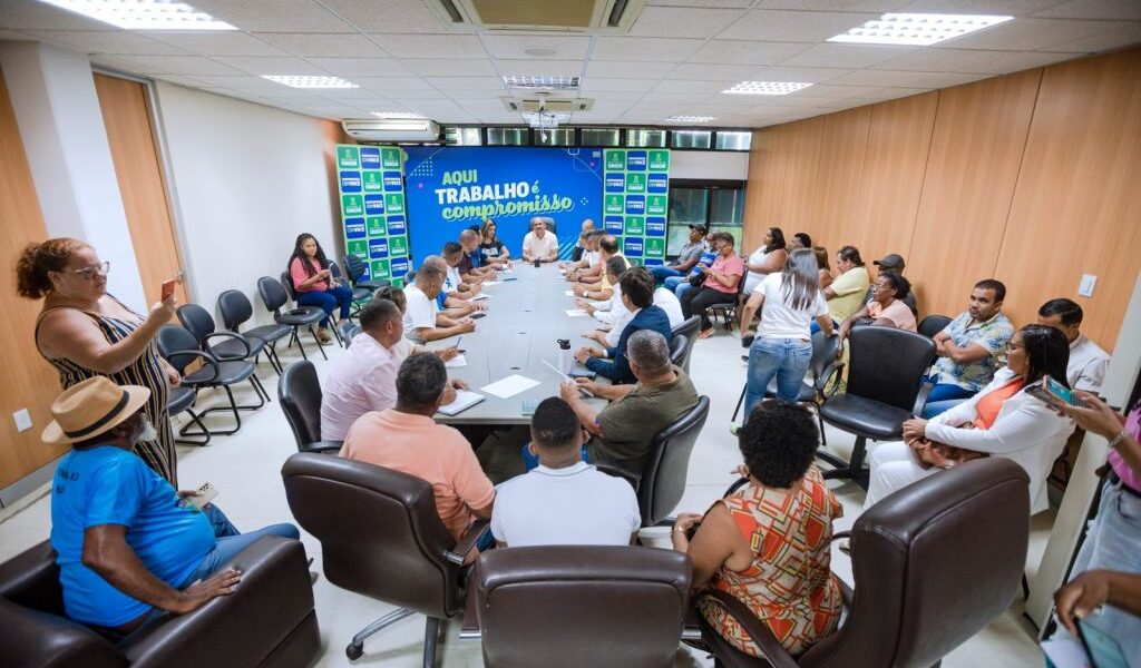 prefeito-e-vereadores-se-reunem-com-comissao-de-barraqueiros-da-costa-de-camacari