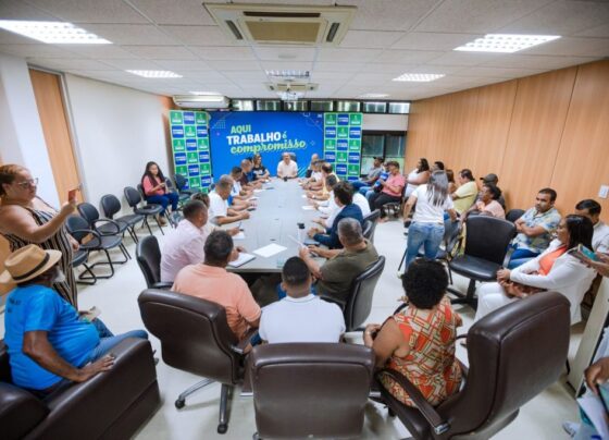 prefeito-e-vereadores-se-reunem-com-comissao-de-barraqueiros-da-costa-de-camacari