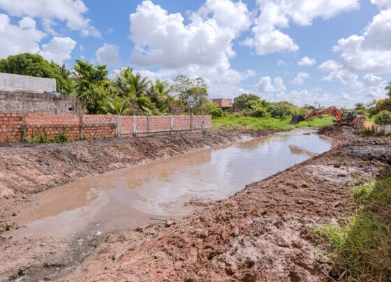 prefeitura-executa-acao-de-limpeza-de-canais-em-mais-duas-localidades-da-sede