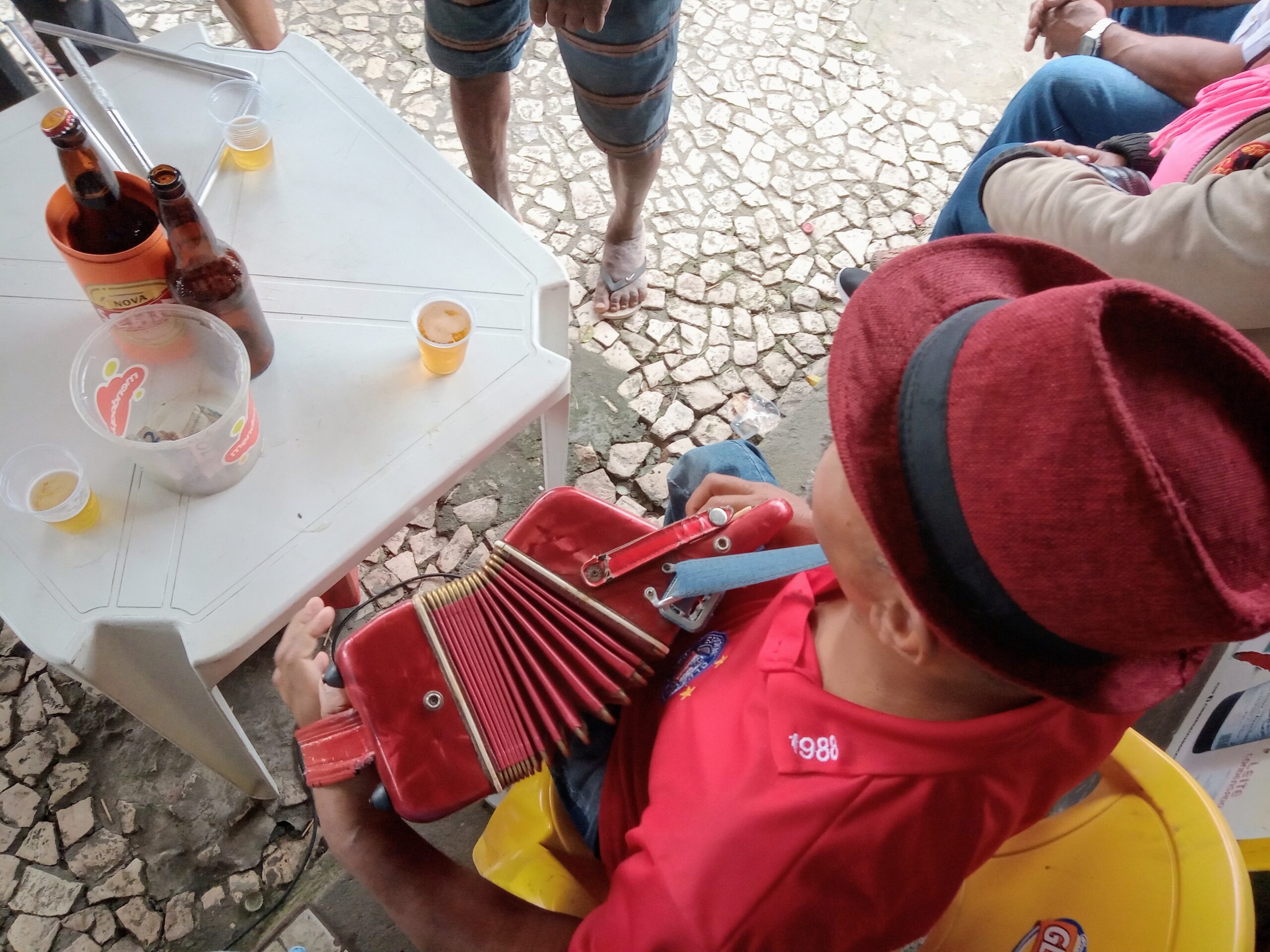 Coitada da praça do Tropeiro, viva o samba de Luizinho!