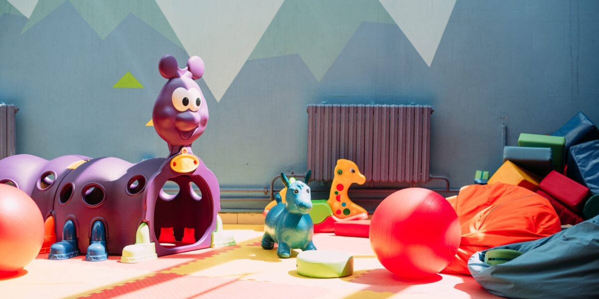 ‘achei-que-era-de-brinquedo’:-cobra-e-encontrada-em-creche-e-causa-tumulto