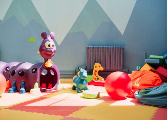 ‘achei-que-era-de-brinquedo’:-cobra-e-encontrada-em-creche-e-causa-tumulto