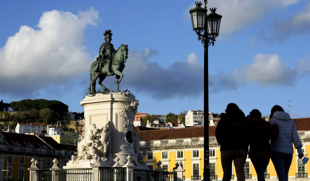 por-que-portugal-vai-acabar-com-o-“visto-de-ouro”?