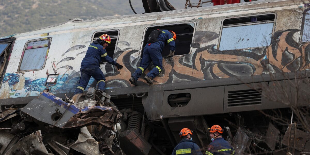 grecia-encerrara-buscas-no-local-de-acidente-de-trem;-numero-de-mortos-sobe-para-57