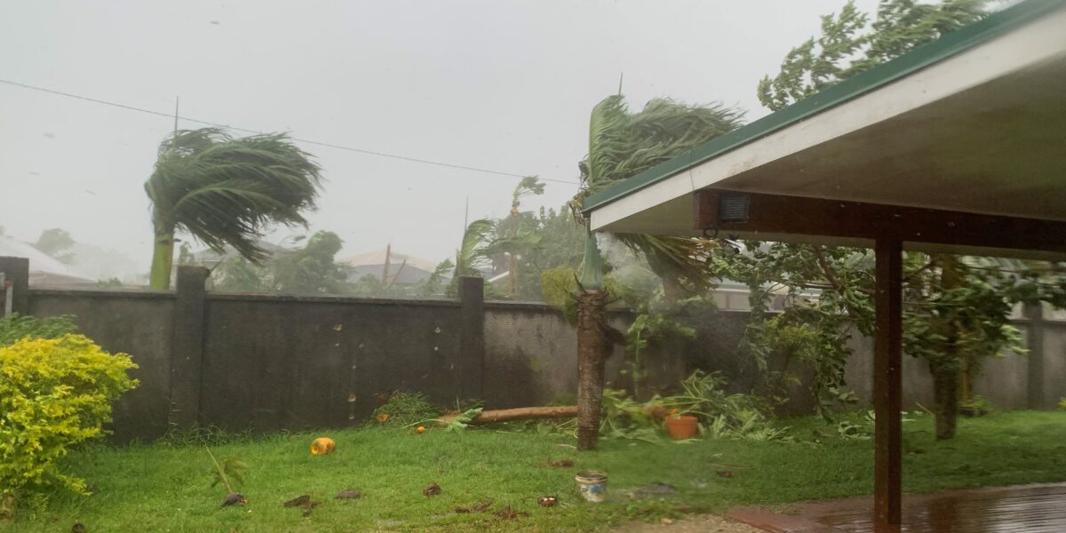 em-tres-dias-vanuatu,-no-pacifico,-e-atingido-por-dois-ciclones-e-dois-terremotos