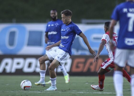 cruzeiro-fica-no-empate-com-democrata-sl,-mas-se-classifica-para-semifinal-do-mineiro