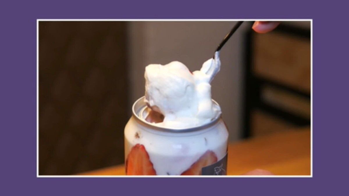 Bolos e pudins são vendidos em latas e máquinas automáticas no Japão