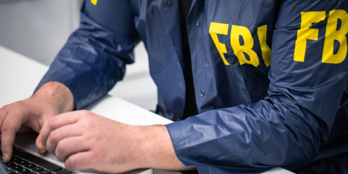 fim-do-misterio:-diretor-do-fbi-diz-se-pandemia-teve-inicio-no-laboratorio-de-wuhan