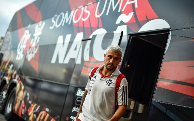 SAIU! Flamengo divulga escalação para jogo contra Vasco