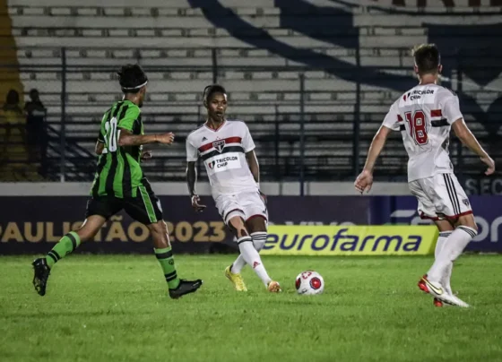 atacante-do-sao-paulo-surpreende-e-acaba-virando-zagueiro