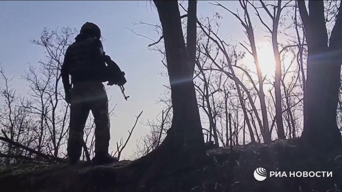 Sem armas, soldados russos usam pás do século XIX para lutar, diz inteligência do Reino Unido