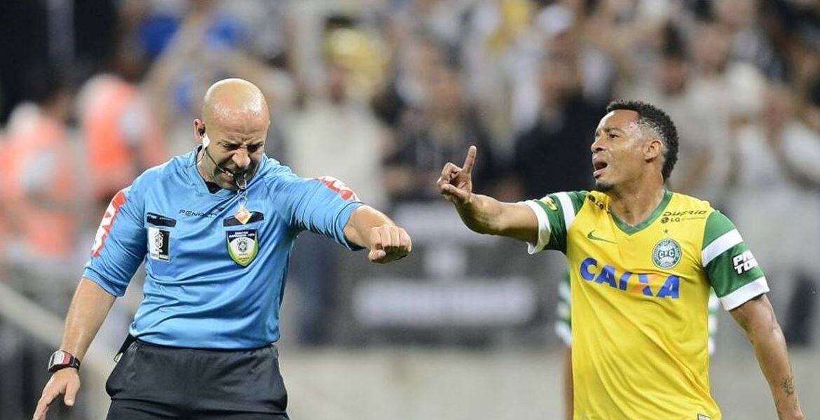 “vin-diesel”-nao-quer-saber-e-elege-a-arbitragem-brasileira-como-melhor-do-mundo