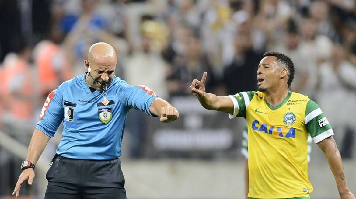 “Vin Diesel” não quer saber e elege a arbitragem brasileira como melhor do mundo