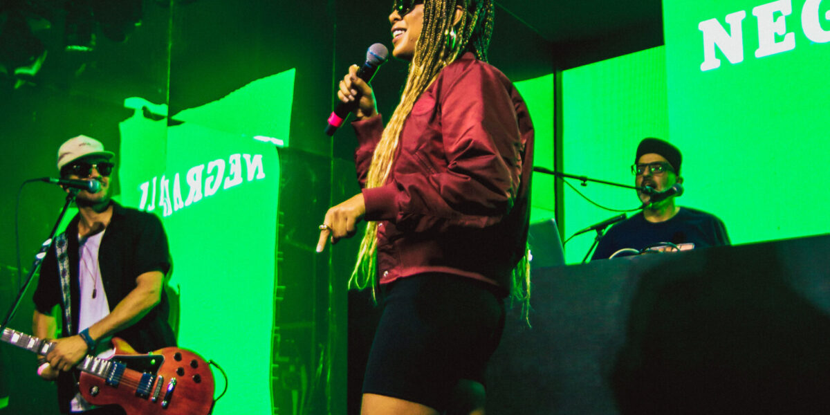 negra-li-agita-palco-heineken-no-festival-grls-com-sucessos-no-repertorio