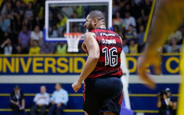 Flamengo vence UdeC fora de casa e larga na frente nos playoffs da Champions League Américas de Basquete