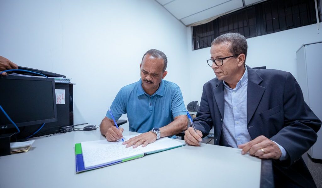 prefeito-elinaldo-empossa-andre-anilton-como-novo-secretario-da-secad