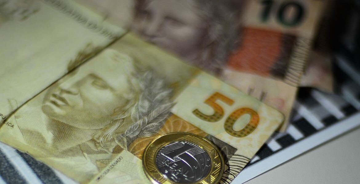 ‘dinheiro-esquecido’:-fila-de-2-horas-para-fazer-saques-gera-memes-nas-redes-sociais