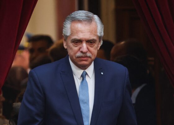 presidente-da-argentina-anuncia-medidas-para-conter-violencia-em-rosario,-onde-mercado-de-familia-de-messi-foi-alvo-de-tiros