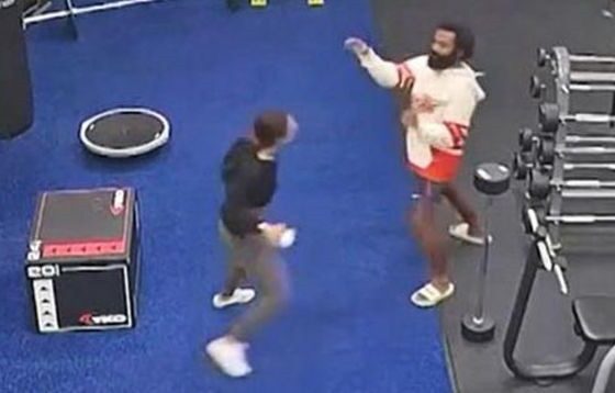 ‘nunca-se-renda’:-a-mulher-que-conseguiu-conter-a-socos-homem-que-a-atacou-em-academia