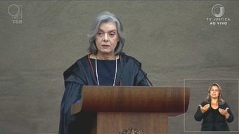 Cármen Lúcia diz que ‘devaneios autoritários não descansam nem dão sossego’