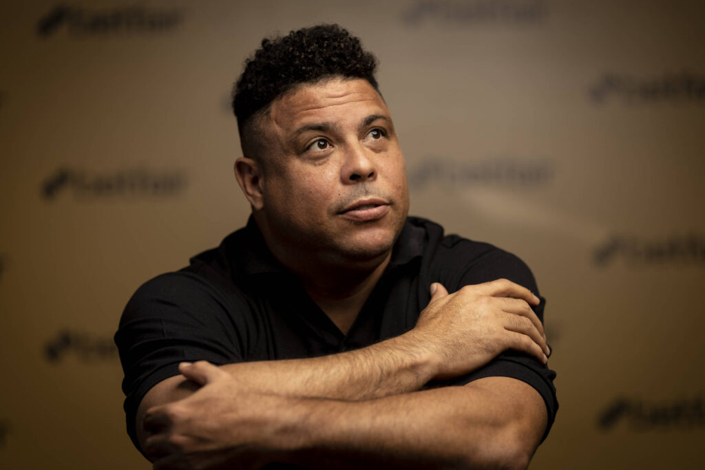 Comentarista peita Ronaldo Fenômeno e cobra contratações no Cruzeiro