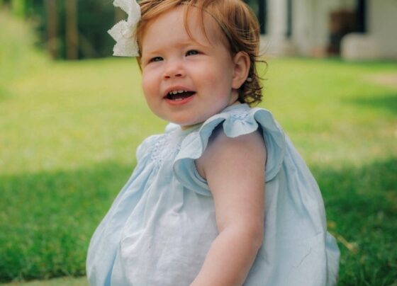 principe-archie-e-princesa-lilibet:-filhos-de-harry-e-meghan-adotam-titulos-reais-pela-primeira-vez