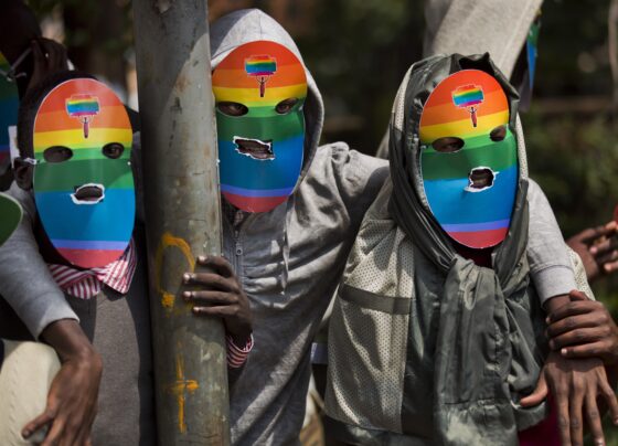 parlamento-da-uganda-vota-projeto-de-lei-que-torna-crime-pessoas-se-identificarem-como-lgbtq