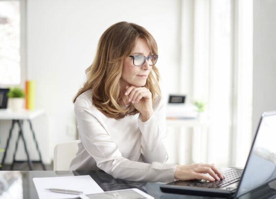 pesquisa-aponta-que-mulheres-rendem-21%-a-menos-que-os-homens-e-salarios-sao-menores