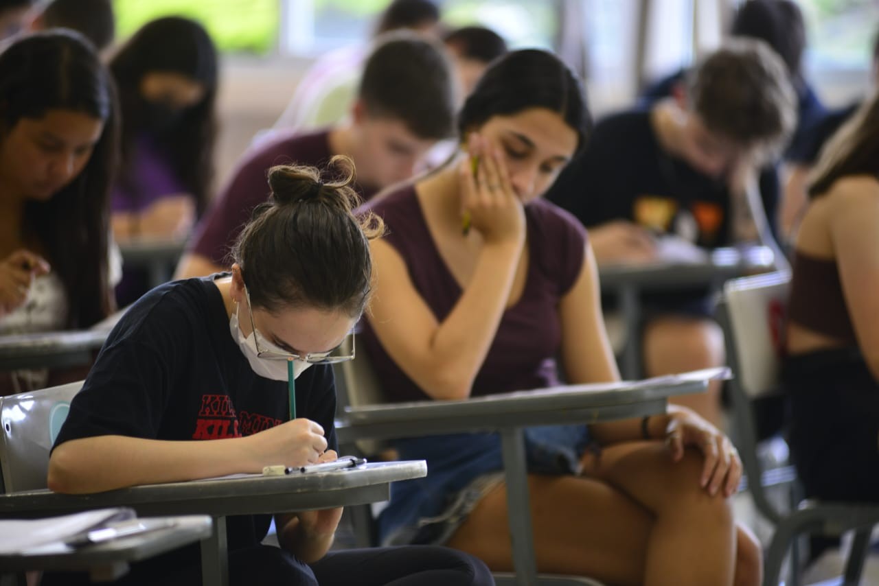 IPCA sobe 0,84% em fevereiro e acumula 5,60% em 12 meses