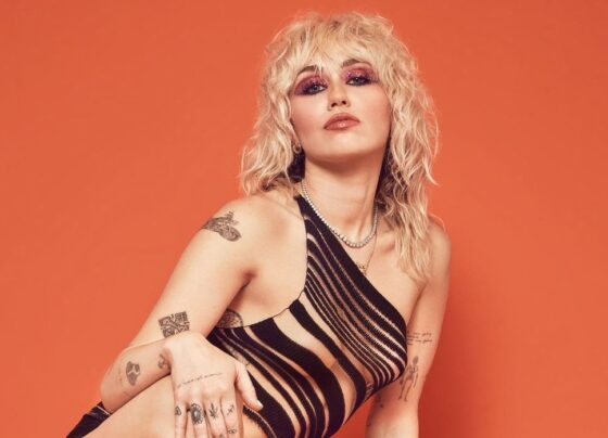 miley-cyrus-lanca-o-videoclipe-oficial-de-“river”,-single-do-album-‘endless-summer-vacation’;-confira!