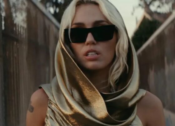 miley-cyrus-lanca-‘endless-summer-vacation’,-seu-aguardado-8o-album-de-estudio
