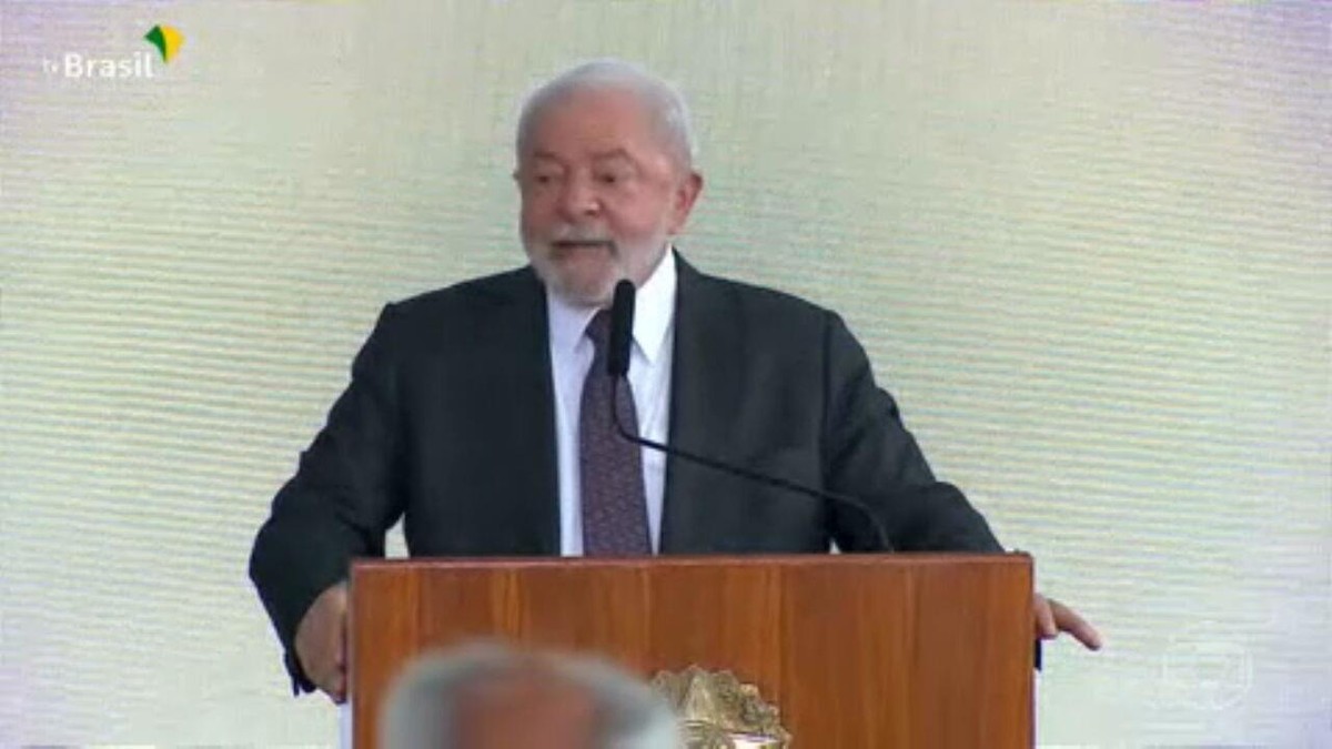 Lula diz a ministros que quer viajar e entregar obras: ‘Não dá para ficar achando que o gostoso nesse país é guardar dinheiro’