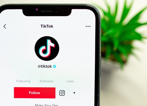tendencia-popular-no-tiktok-e-considerada-prejudicial-para-pessoas-com-toc
