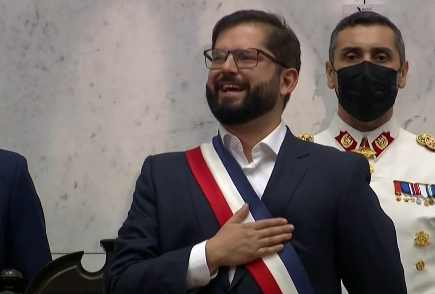Boric completa um ano de governo com reformas travadas e crise de segurança pública no Chile