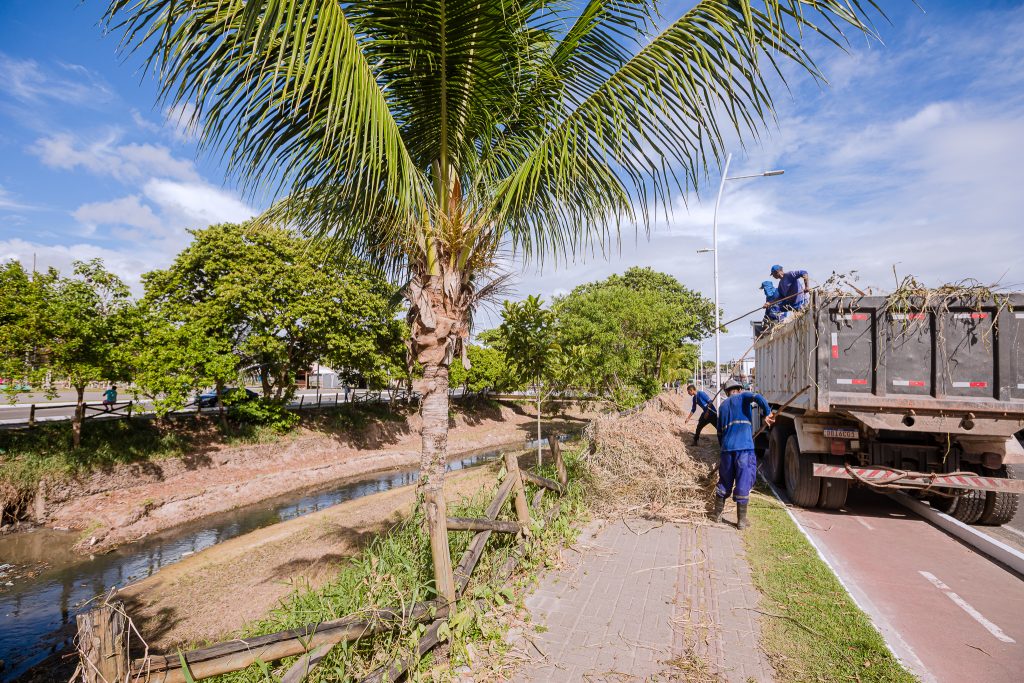 Prefeitura mantém manutenção preventiva de limpeza de canais