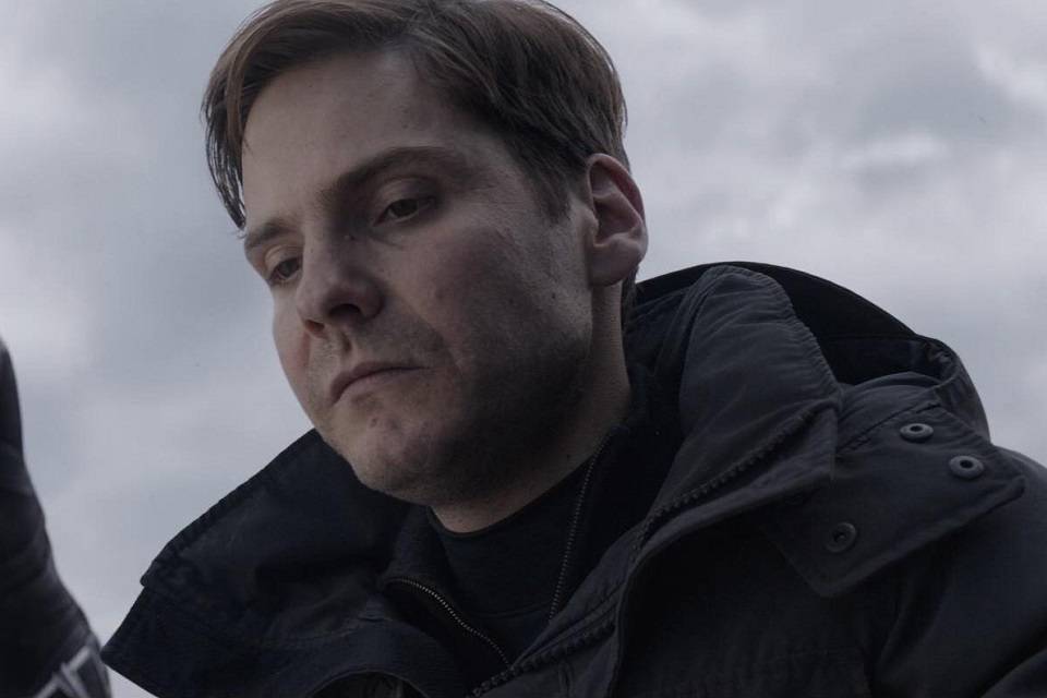 Daniel Brühl interpretará famoso ícone da moda em série do Disney+