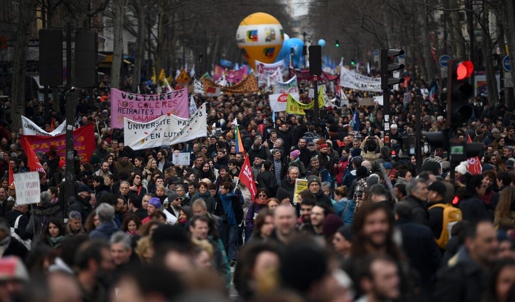 franceses-voltam-a-protestar-contra-proposta-de-reforma-da-previdencia-de-macron