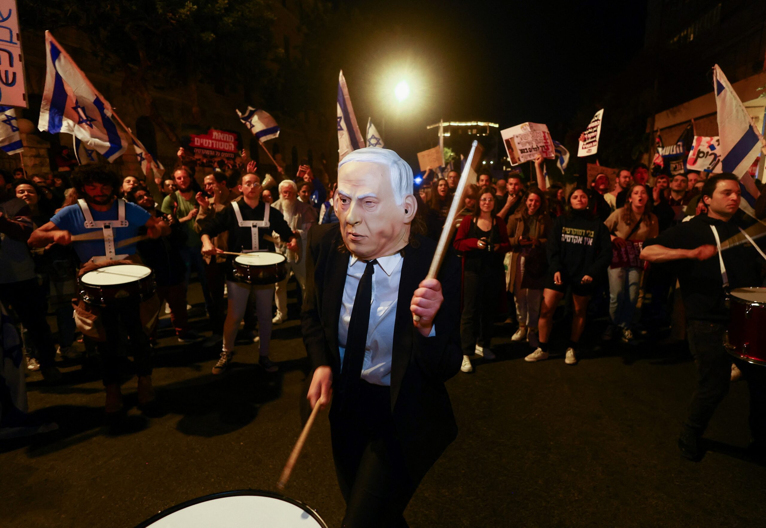 Protestos contra reforma judicial levam milhares às ruas em Israel