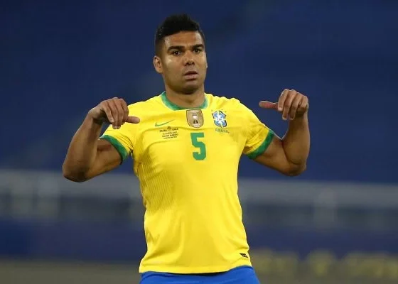 casemiro-mostra-que-e-muito-humilde-e-emociona-craque-de-selecao