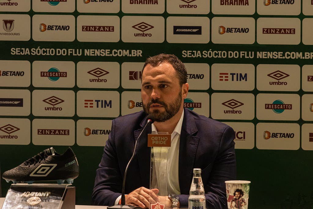 Fluminense não tem pressa por contratação de zagueiro