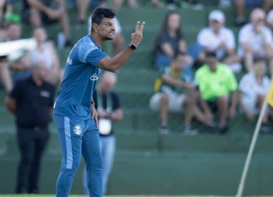 auxiliar-de-renato-pede-calma-com-jovens-do-gremio