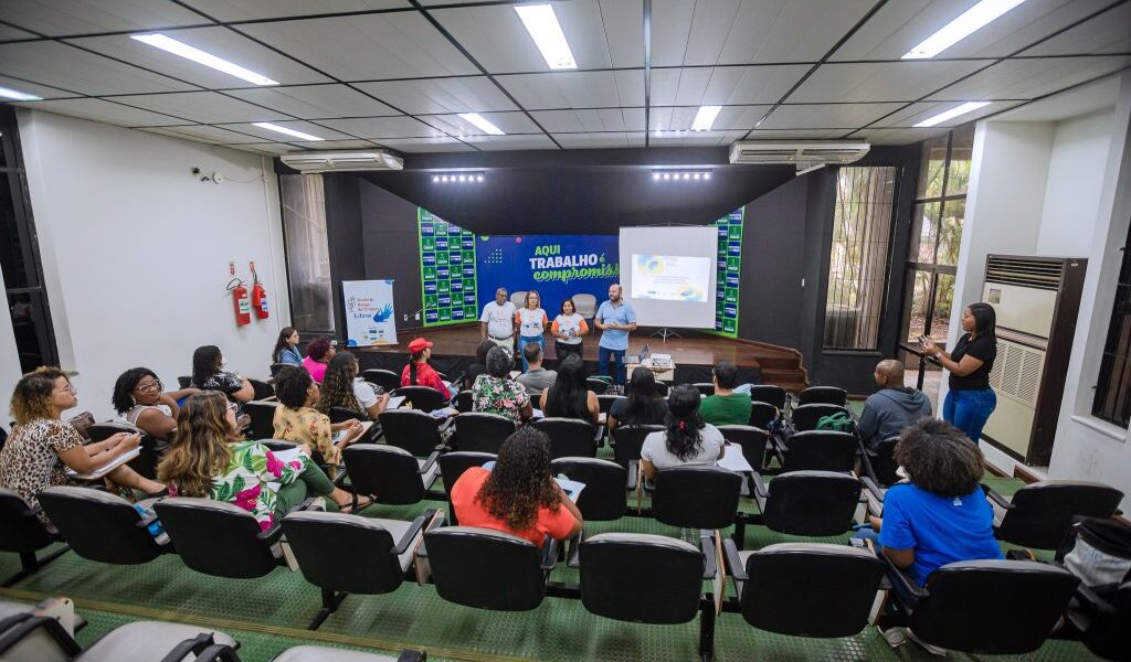 serin-da-boas-vindas-aos-45-novos-alunos-do-curso-basico-de-libras