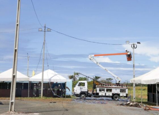 montagem-da-estrutura-do-festival-de-arembepe-2023-esta-em-fase-de-conclusao
