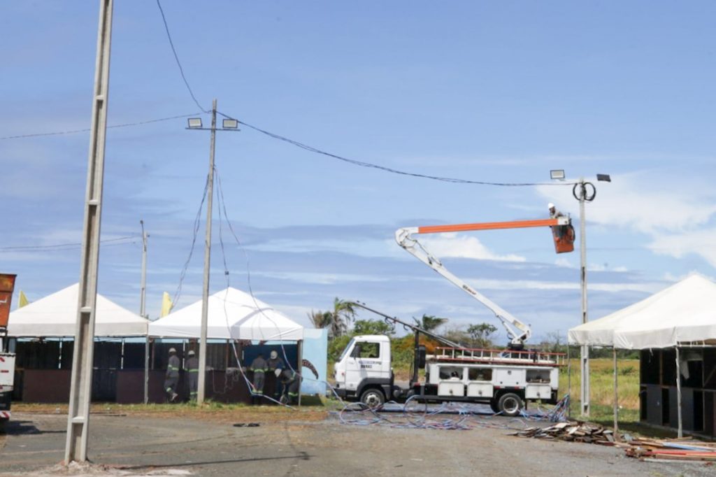 Montagem da estrutura do Festival de Arembepe 2023 está em fase de conclusão