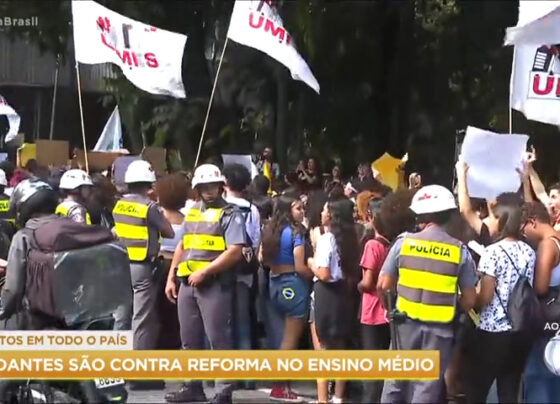 sp:-estudantes-fazem-manifestacao-contra-novo-ensino-medio-na-avenida-paulista