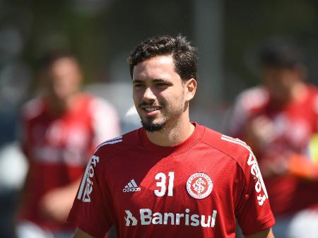 Mauricio faz promessa à torcida do Internacional