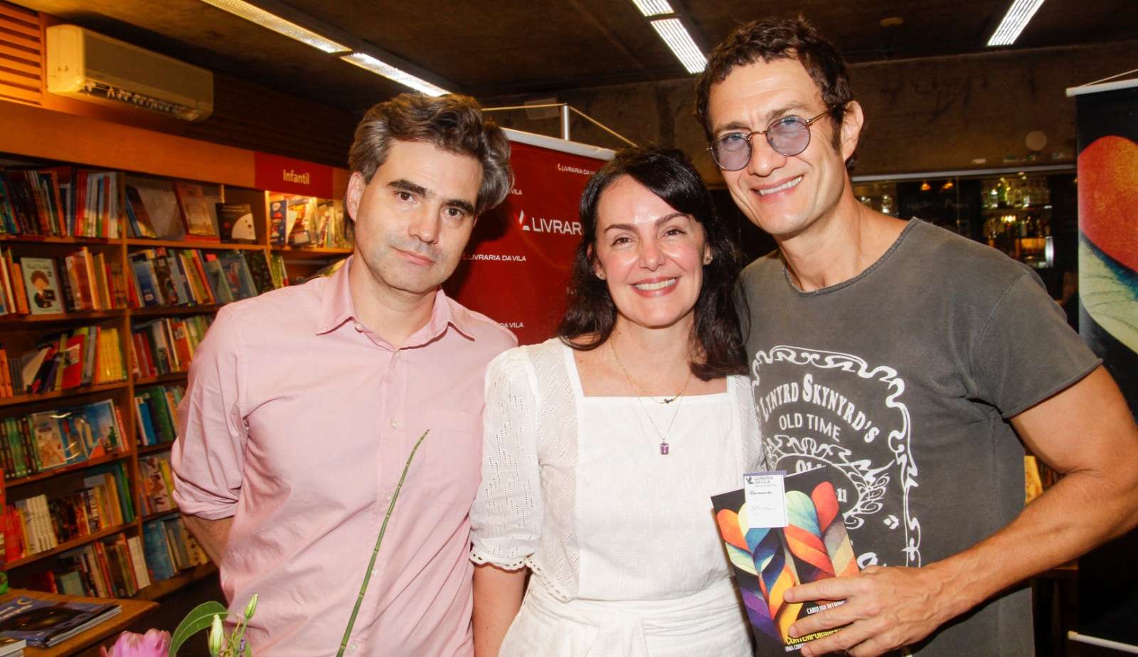 Gabriel Braga Nunes prestigia o lançamento do livro da autora Carolina Delboni,