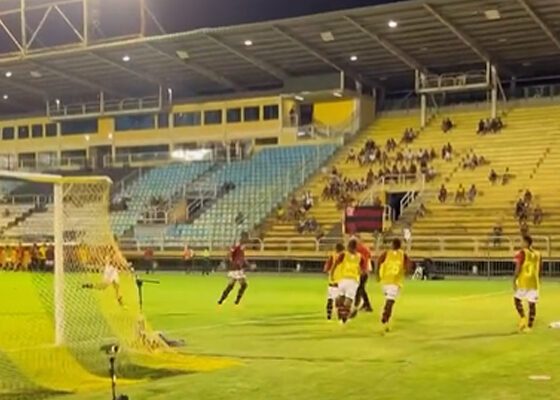 com-matheus-goncalves,-flamengo-derrota-botafogo-e-entra-no-g4-do-brasileirao-sub-20