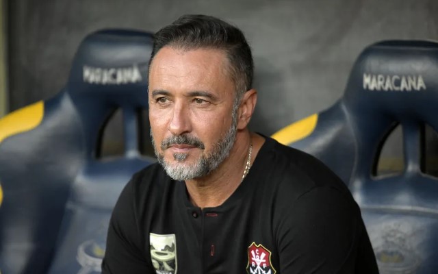 “Estou esperando”: Vítor Pereira cobra reforços publicamente à diretoria do Flamengo